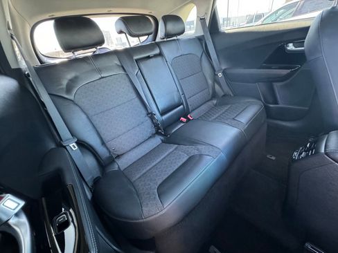 Used 2022 Kia Niro EX image 12