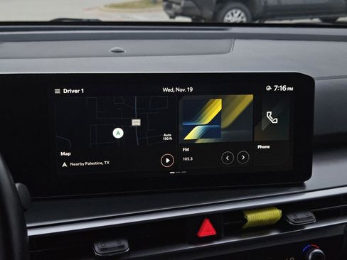 Used 2024 Kia Sorento S image 17