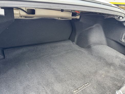 Used 2025 Hyundai Elantra Sport FWD image 21