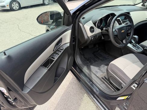 Used 2015 Chevrolet Cruze LS FWD image 10