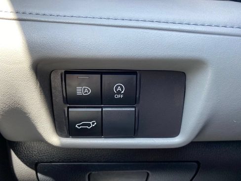 Used 2024 Toyota Highlander LE AWD/4WD image 24