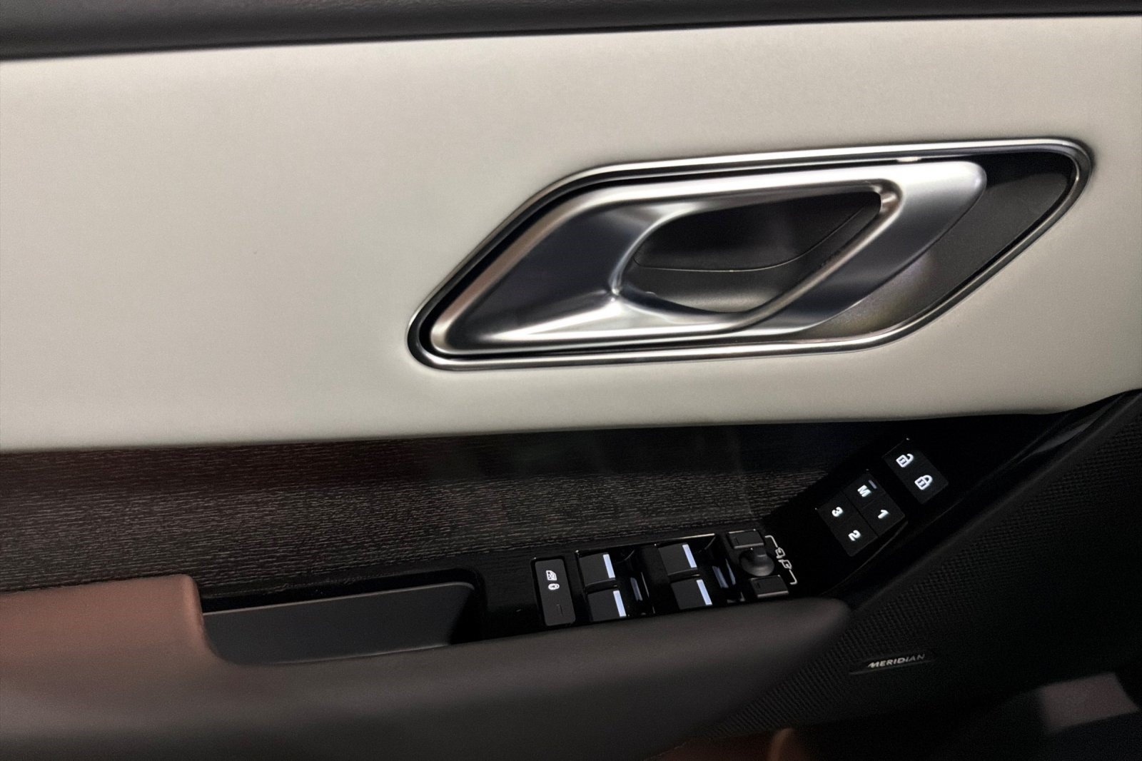 New 2026 Land Rover Range Rover Velar S AWD/4WD image 12
