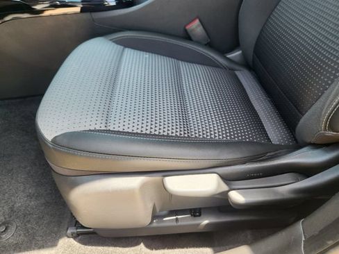 Used 2024 Chevrolet Trax LT FWD image 25