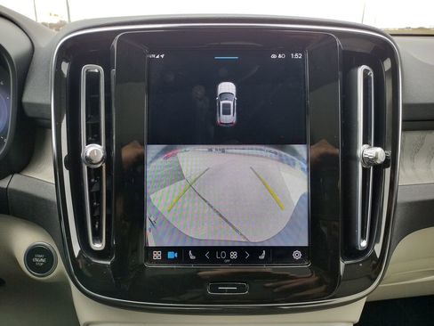 Used 2023 Volvo XC40 B4 Ultimate image 28