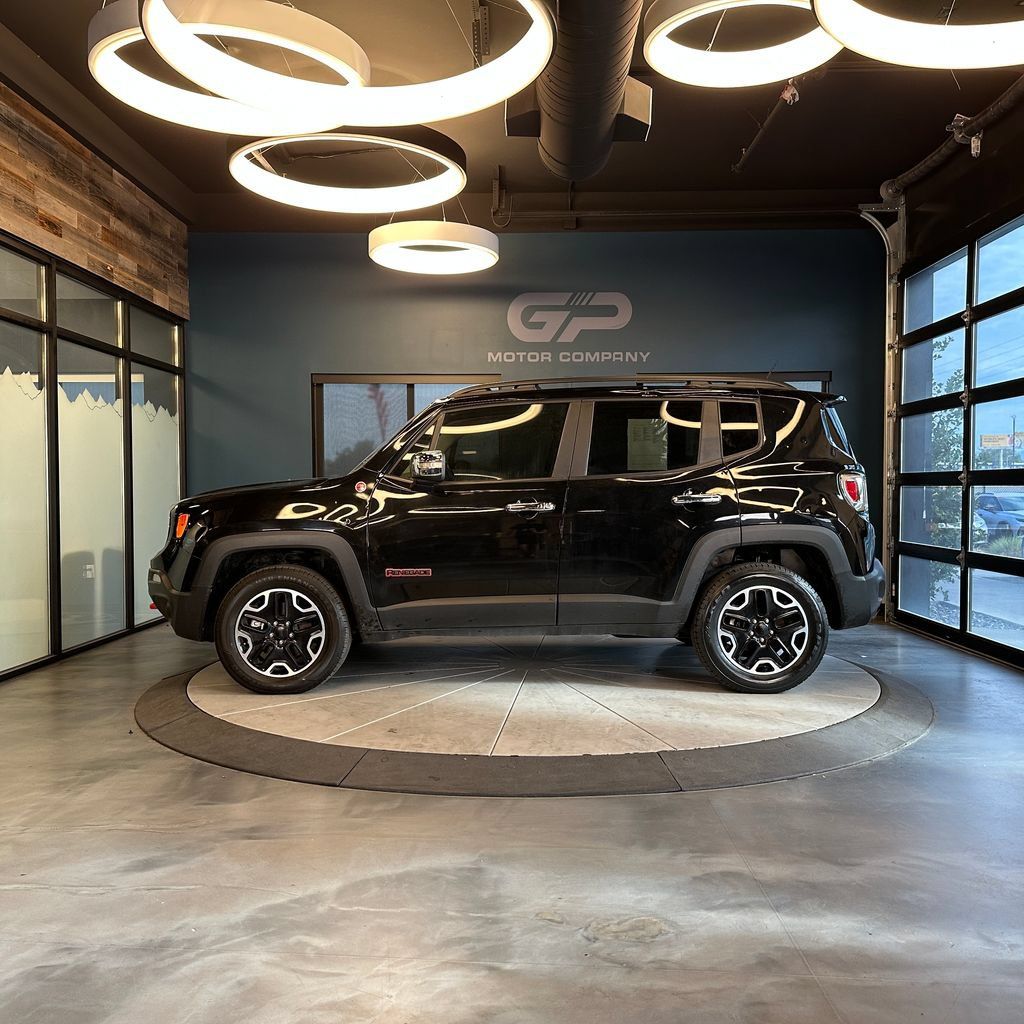 Used 2017 Jeep Renegade Trailhawk w/ Premium Trailhawk Package AWD/4WD image 6