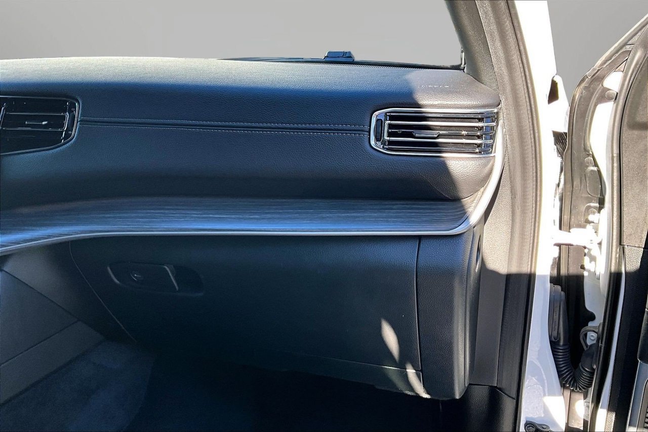 Certified 2024 Jeep Wagoneer L Series II AWD/4WD image 19