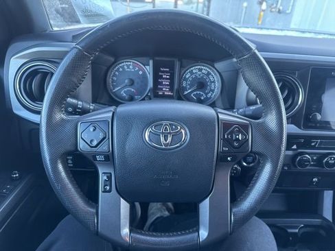 Used 2016 Toyota Tacoma TRD Off-Road image 15