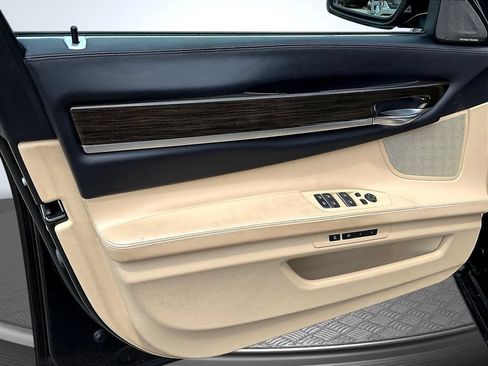 Used 2015 BMW 740Li xDrive AWD/4WD image 22