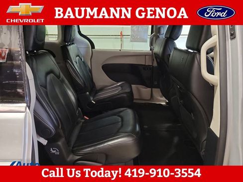 Used 2024 Chrysler Pacifica Touring-L FWD image 17