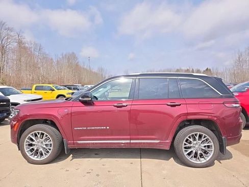 Certified 2022 Jeep Grand Cherokee Summit w/ Luxury Tech Group V image 5