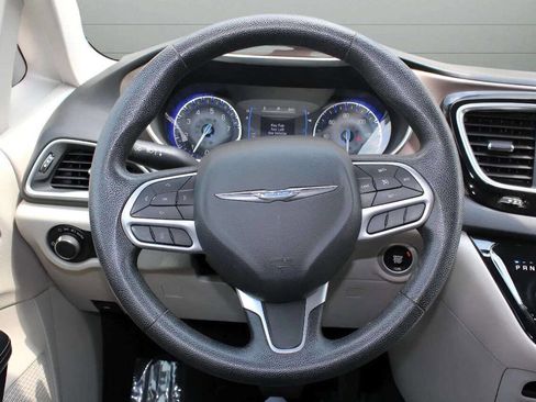 Used 2021 Chrysler Voyager Lxi image 18