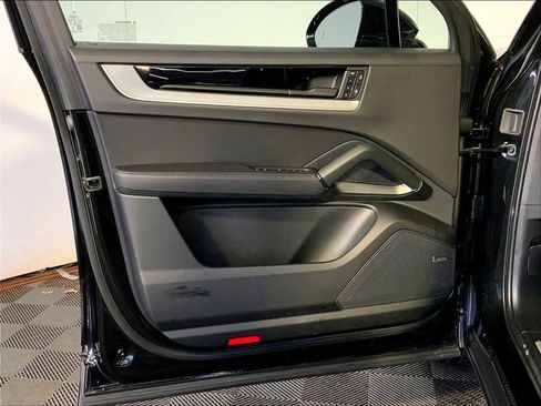 Certified 2025 Porsche Cayenne image 25