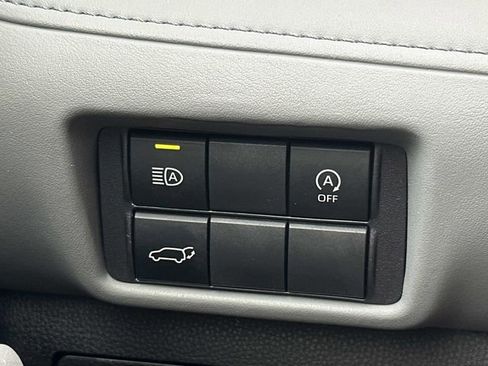 Used 2023 Toyota Highlander XLE image 23