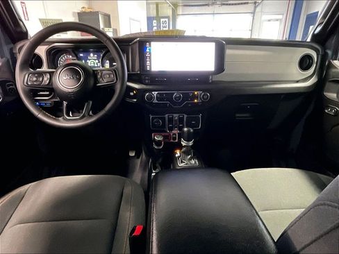 Used 2024 Jeep Wrangler Unlimited AWD/4WD image 21