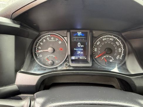 Used 2022 Toyota Tacoma SR RWD image 21