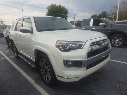 Used 2022 Toyota 4Runner Limited AWD/4WD image 2