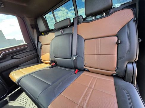 Used 2025 Chevrolet Silverado 2500 High Country w/ Technology Package AWD/4WD image 17