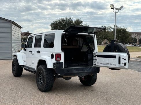 Used 2014 Jeep Wrangler Unlimited Rubicon image 6