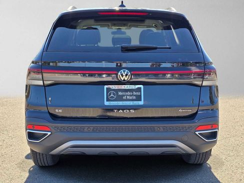 Used 2026 Volkswagen Taos SE AWD/4WD image 4