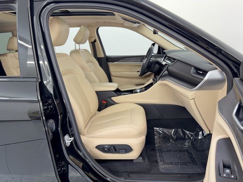 Used 2021 Jeep Grand Cherokee L Limited RWD image 30