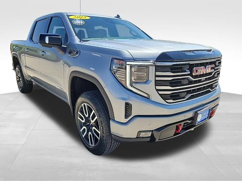 Used 2025 GMC Sierra 1500 AT4 w/ Technology Package AWD/4WD image 11