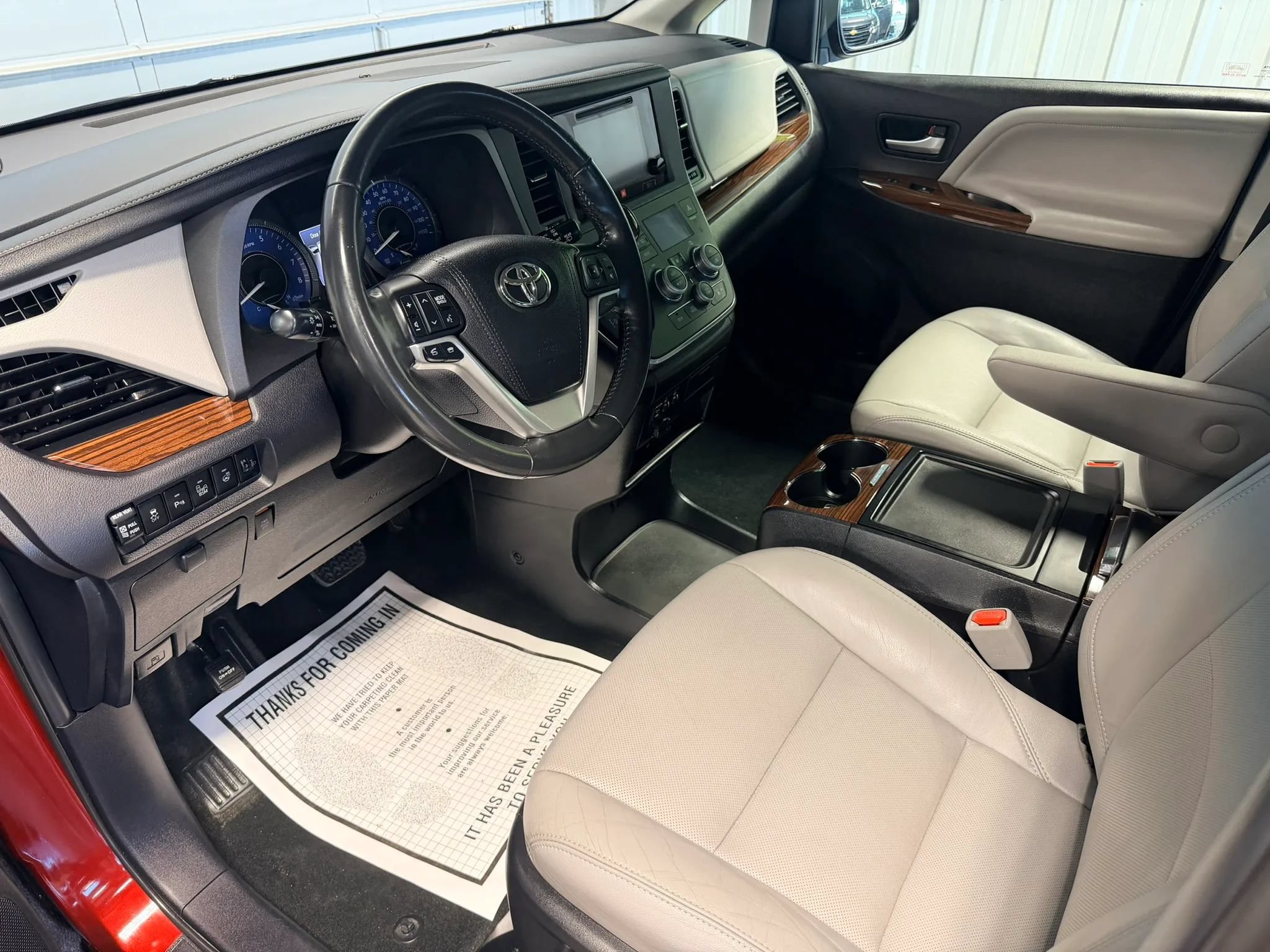 Used 2015 Toyota Sienna Limited Premium w/ Advanced Technology Package FWD image 9