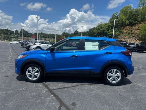 New 2025 Nissan Kicks Play S FWD image 4