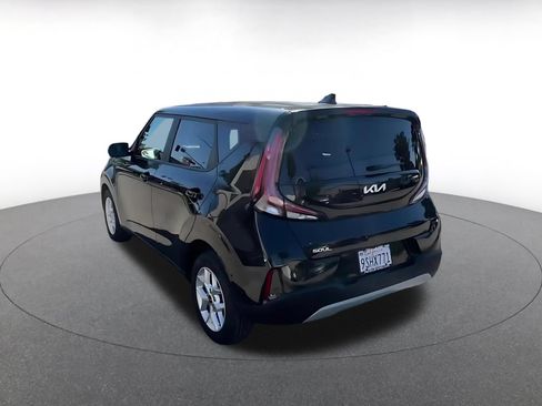 Used 2025 Kia Soul LX w/ LX Technology Package FWD image 11