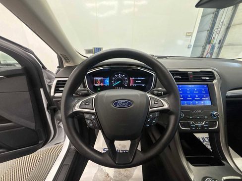 Used 2020 Ford Fusion SE image 11