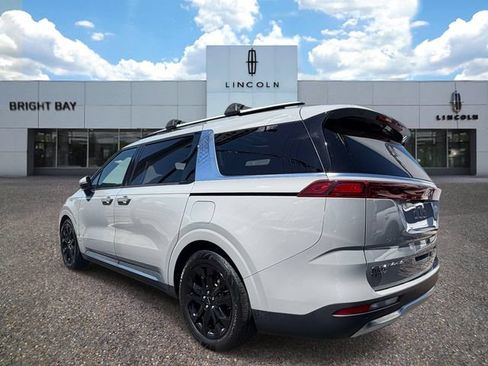 Used 2022 Kia Carnival SX Prestige FWD image 4
