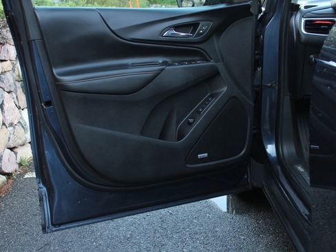 Used 2018 Chevrolet Equinox Premier image 12