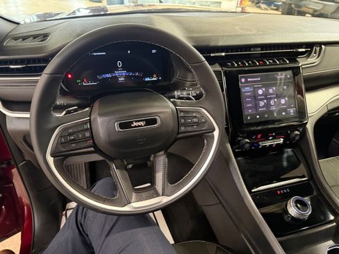 Certified 2025 Jeep Grand Cherokee L Altitude image 20