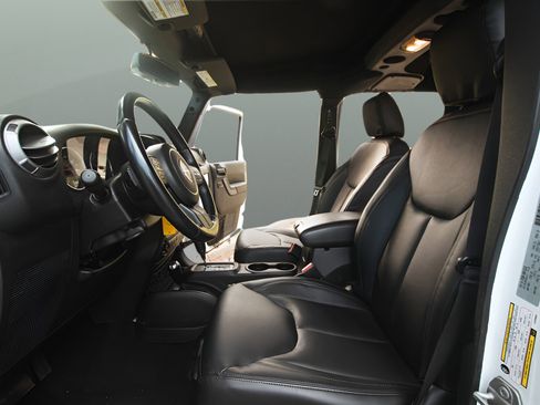 Used 2018 Jeep Wrangler Unlimited Sport S AWD/4WD image 21