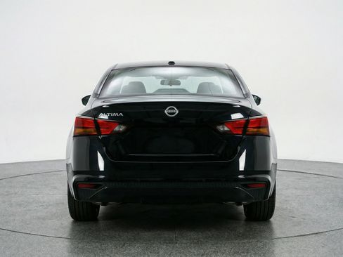 Used 2025 Nissan Altima 2.5 SV FWD image 7
