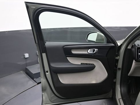 Used 2023 Volvo XC40 B5 Plus AWD/4WD image 12
