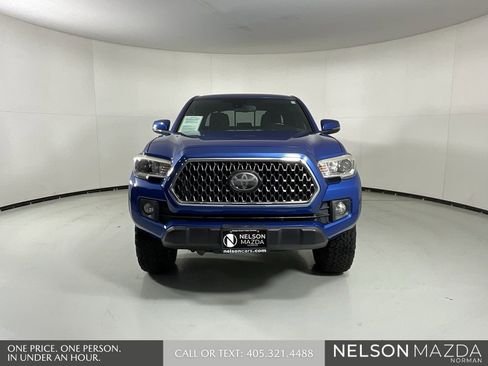 Used 2018 Toyota Tacoma TRD Off-Road image 2