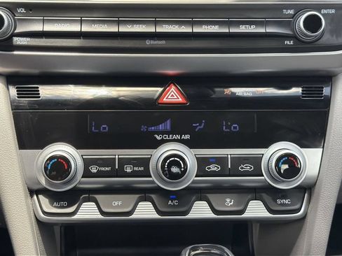 Used 2020 Hyundai Elantra SE FWD image 29