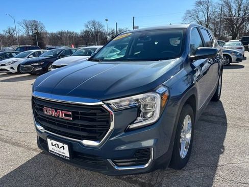 Used 2024 GMC Terrain SLE image 1