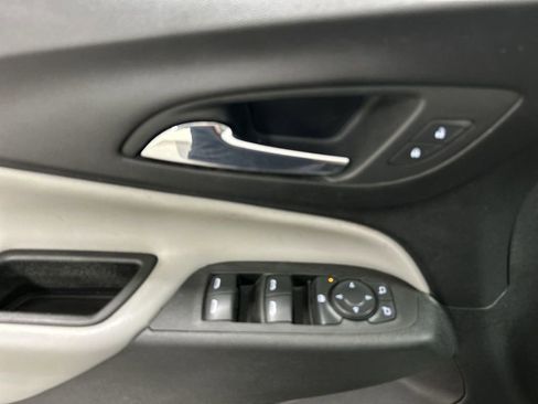 Used 2022 Chevrolet Equinox LS image 11