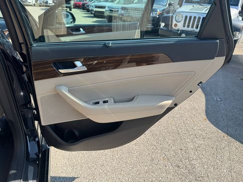 Used 2016 Hyundai Sonata Limited w/ Option Group 02 image 19