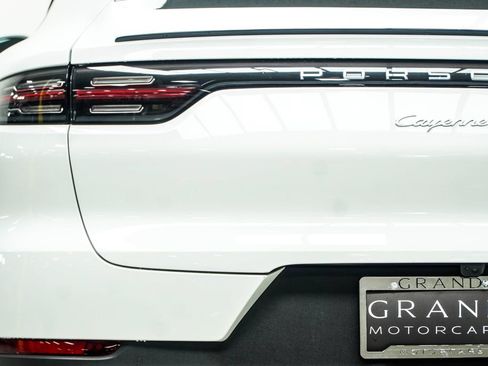 Used 2023 Porsche Cayenne Coupe AWD/4WD image 16