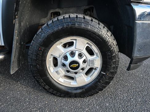 Used 2011 Chevrolet Silverado 2500 LT w/ Interior Plus Package image 15