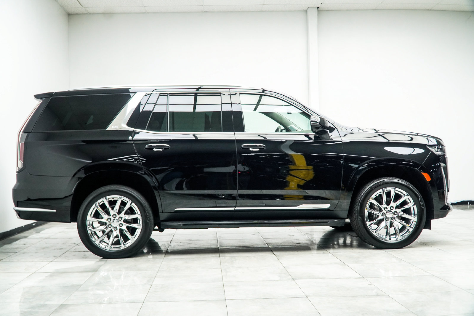 Used 2022 Cadillac Escalade Premium Luxury Platinum w/ LPO, Radiant Package AWD/4WD image 8