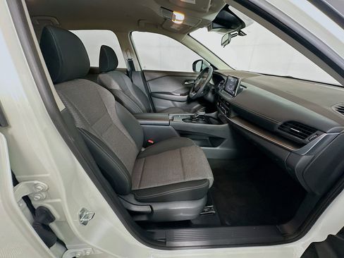 Used 2023 Nissan Rogue SV image 31