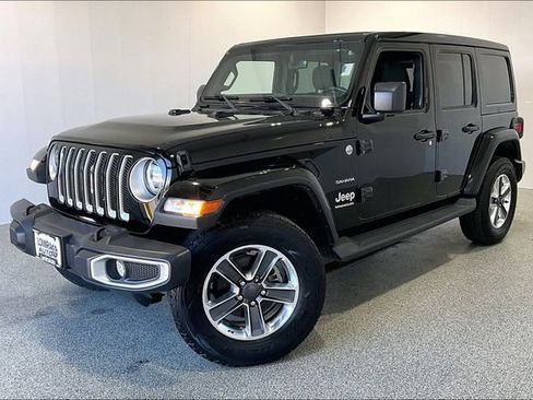 Used 2023 Jeep Wrangler Unlimited Sahara w/ Cold Weather Group AWD/4WD image 3