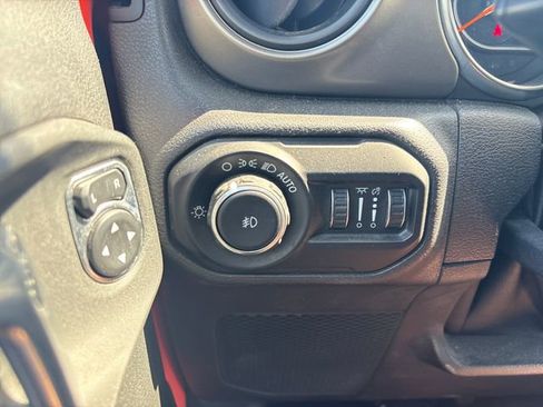 Used 2018 Jeep Wrangler Unlimited Sport S AWD/4WD image 29