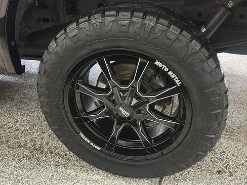Used 2019 Ford F150 Lariat w/ Equipment Group 502A Luxury AWD/4WD image 11