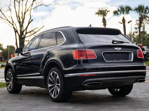 Used 2017 Bentley Bentayga AWD/4WD image 8