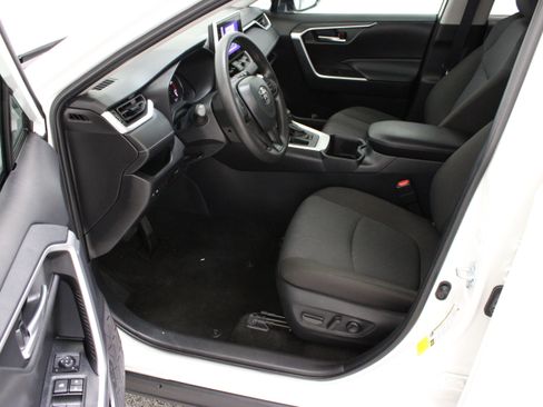 Used 2025 Toyota RAV4 XLE w/ Convenience Package FWD image 14