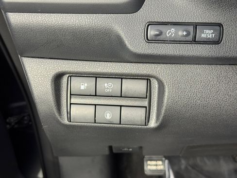 Used 2025 Nissan Leaf S image 16